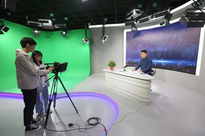 廣播電視編導(dǎo)實驗室 全景演播室中的節(jié)目制作實踐與創(chuàng)新